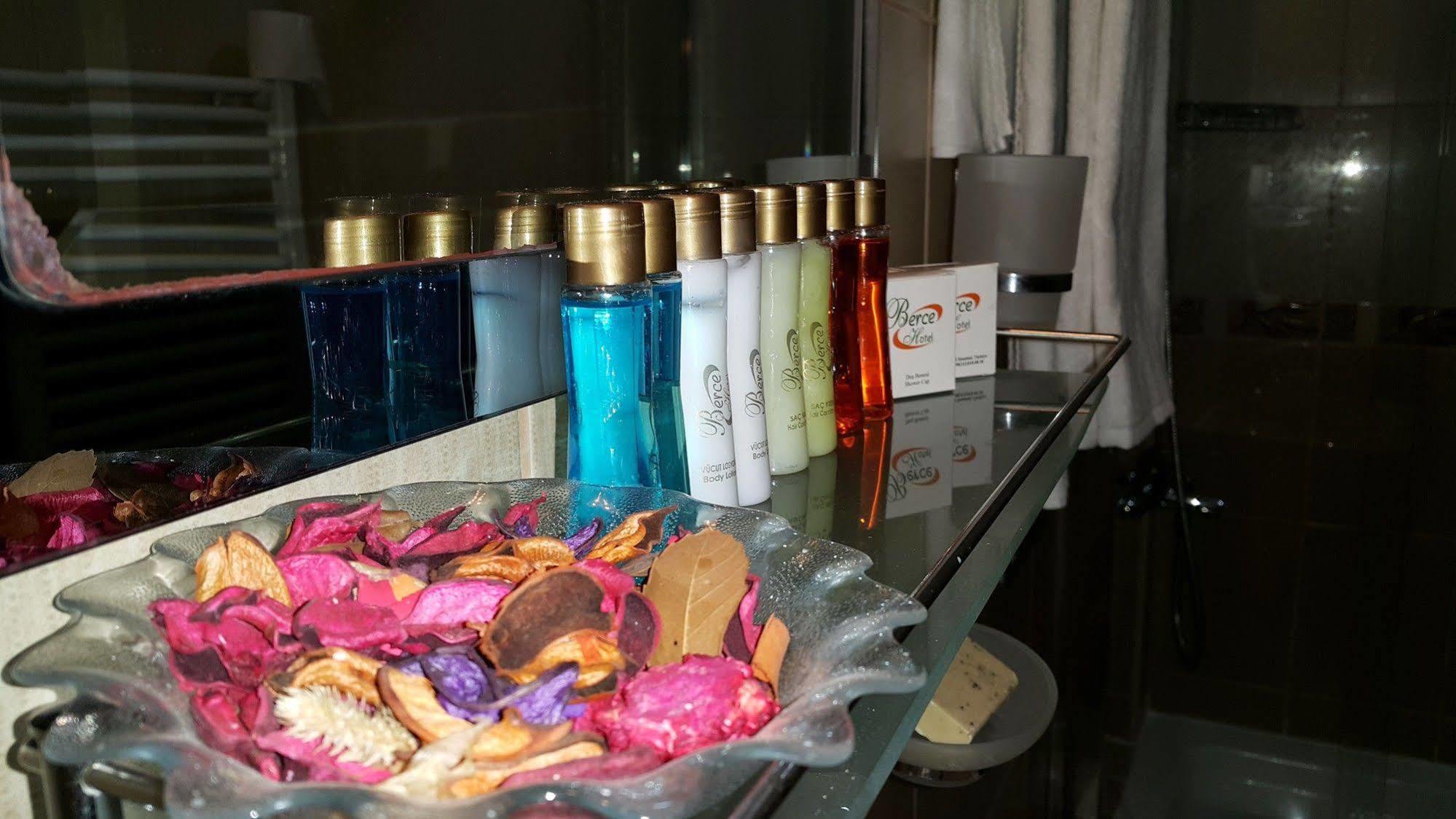Berce Hotel Istanbul Luaran gambar